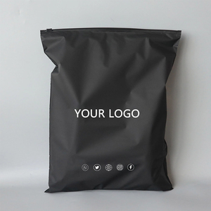 Sacchetti per Abiti con Chiusura a Zip Personalizzati con Logo, Autosigillanti, in Plastica Opaca Nera per Camicie e Vestiti - Product Image 1