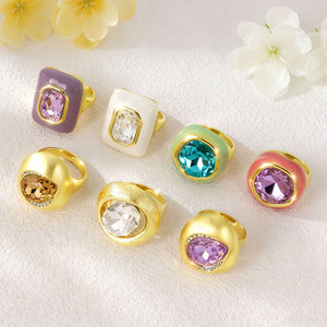 Bijoux vintage tendance, bague en cristal autrichien coloré exquis, bague de cocktail en or 14 carats pour vente en gros - Product Image 1