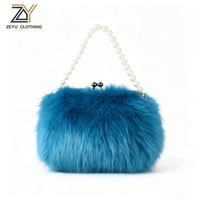 Sac de soirée élégant Zeyu en fausse fourrure bleue duveteuse, pochette à fermoir kiss-lock avec poignée supérieure en perles pour femme, sac à main en fausse fourrure écologique ODM / OEM