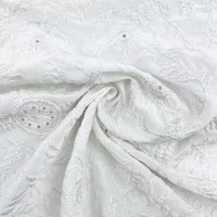 Tissu en polyester et viscose, crêpe, broderie, imprimé floral pour t-shirts