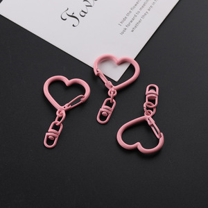 Porte-clés en métal émaillé style frais, motif cœur de dessin animé + boucle à 8 caractères, accessoire à <span class=keywords><strong>suspendre</strong></span> pour poupée en mosaïque de perles faite main DIY - Product Image 3