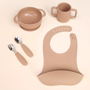 Juego de tenedor y cuchara de acero inoxidable para bebés, utensilios de alimentación de silicona con mango corto para bebés de 0 a 12 meses - Product Image 3