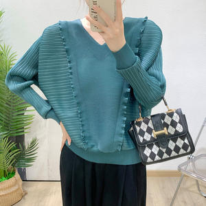 2025 nouveau Design plissé ample été femmes couleur unie pull à manches longues multifonctionnel décontracté navettage T-shirt en stock - Product Image 1