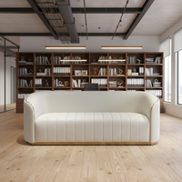 Sofá Curvo Moderno Tapizado en Tela Crema Blanca, Sofá en Forma de Arco con Patrón Acolchado, Mueble de Sala de Estar de 3 Plazas