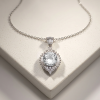 Collier élégant et raffiné en laiton haut de gamme avec pendentif zircon, motif œil de cheval industriel et contour en zircon