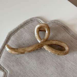 Pince à cheveux en plastique de grande taille, motif marbré teinté couleur abricot, style nordique - Product Image 6