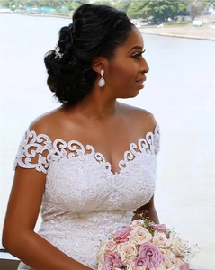 Vestido de Novia Africano de Lujo Tallas Grandes, Nuevo con Encaje Desmontable, Cola Larga, Precio de Fábrica, Decorado con Apliques de Flores Drapeadas - Product Image 3