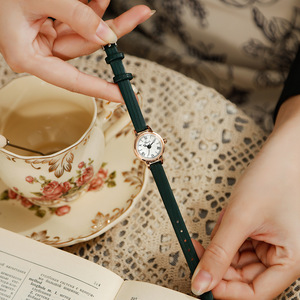 Nouvelle montre pour femmes, style vintage, chiffres romains, bracelet en cuir, compacte, exquise, artistique, petit cadran, montre-bracelet rétro pour femmes - Product Image 6