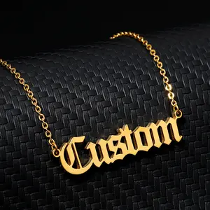 Collana Personalizzata in Acciaio Inox Placcato Oro 18K con Nome in Stile <span class=keywords><strong>Old</strong></span> English per Regalo Festa della Mamma - Product Image 1