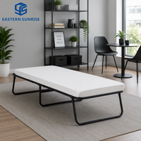 Lit pliant en métal moderne et peu encombrant, taille simple, pour appartement, chambre d'hôtes, dortoir, ou projet de location.