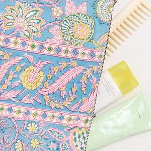 กระเป๋าคลัทช์ลายทางแบบกำหนดเองสำหรับเด็กผู้หญิง พร้อมพู่ห้อยเก๋ไก๋ กระเป๋าเครื่องสำอางแบบแบน พกพาสะดวก ซิปใหญ่ ใช้ซ้ำได้ เป็นมิตรกับสิ่งแวดล้อม กันน้ำ - Product Image 3