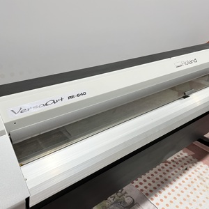 Impresora de Inyección de Tinta Roland Re640 Usada, Automática, Industrial, con Tinta Eco Solvente, Resolución de 1440dpi, para Impresión Publicitaria - Product Image 3