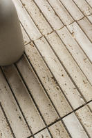 Mosaïque rainurée en marbre travertin beige PAIA STONE, forme arquée, pour murs intérieurs/extérieurs d'hôtels et piscines, design artistique, finition polie