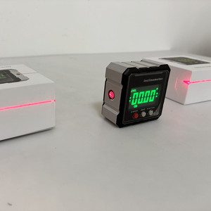 Inclinometro Digitale Intelligente con Laser Rosso e Display, <span class=keywords><strong>Strumento</strong></span> di Misurazione dell'Angolo con Righello Magnetico Incorporato e Forte Magnete per la Livellatura - Product Image 3