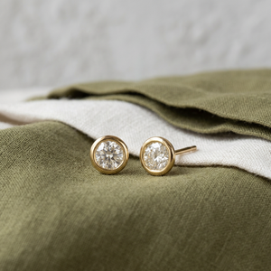 Boucles d'oreilles modernes serties de diamants, certifiées IGI, en or jaune massif, solitaires étincelants créés en laboratoire, à fermoir poussoir, bijoux de mariage - Product Image 3