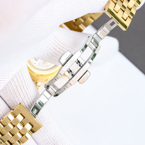 Reloj Sofisticado y Audaz con Calendario Completo y Fase Lunar, Chapado en Oro de 18K, Caja Grabada y Bisel con Patrón Tallado - Product Image 6