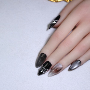 10 faux ongles noirs de style rétro français, faits à la main, prêts à poser, pré-dessinés, pour un look européen et américain - Product Image 2