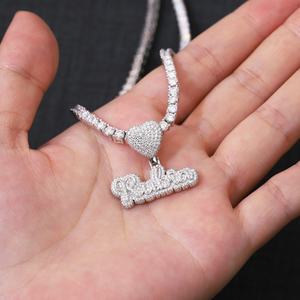 Pendentif unisexe délicat en argent sterling 925 avec diamant moissanite rond taille brillant et lettre cœur - Product Image 3