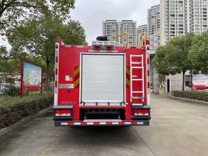 Camion de pompiers haute performance Foton 8000 litres 4x2 à eau et mousse pour interventions d'urgence en port et entrepôt commerciaux - Product Image 6