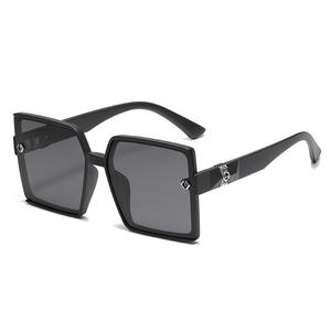 Gafas de sol polarizadas TAC con montura cuadrada de estilo europeo para mujer, protección UV400, montura negra de PC, gafas de sol de clase 2 - Product Image 5