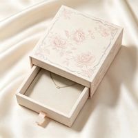Caja de Joyería de Lujo Personalizada con Cajón Deslizante, Diseño Floral en Relieve y Cinta para Colgar, para Empaque de Regalo de Collares y Pulseras