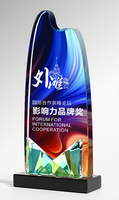 Nuevo Trofeo de Cristal Ecológico Personalizado con Grabado y Acabado Arenado, Cristal de Color con Forma Irregular