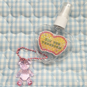 Flacon pulvérisateur PET transparent en forme <span class=keywords><strong>de</strong></span> cœur mignon <span class=keywords><strong>de</strong></span> 30 ml avec pendentif ours rose, porte-clés, flacon portable pour parfum, <span class=keywords><strong>alcool</strong></span> ou <span class=keywords><strong>d</strong></span>ésinfectant pour les mains - Product Image 1