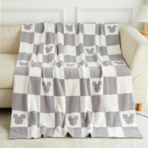 بطانية أطفال رمادية سوداء ناعمة من الدرجة المخصصة: - Product Image 2