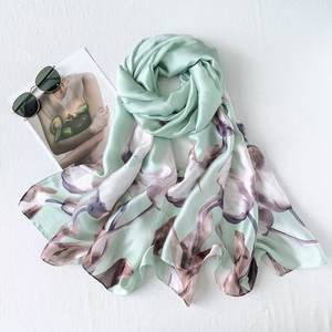 Pañuelo de Satén con Estampado de <span class=keywords><strong>Tulipanes</strong></span> en <span class=keywords><strong>Acuarela</strong></span> para Mujer, Chal Ligero con Estampado Floral, Elegante Pañuelo para el Cuello para Primavera, Otoño e Invierno - Product Image 5
