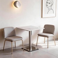 Ensemble table et chaises de café, table carrée en marbre avec chaises bouclées pour deux personnes, idéal pour petit café et salon.