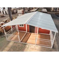 Maison conteneur pliable de 20 pieds à toit incliné, résistante aux intempéries, de style ferme, conçue sur mesure, cabane préfabriquée portable pour l'hébergement des travailleurs agricoles