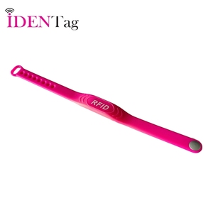 사용자 정의 로고 인쇄 <span class=keywords><strong>RFID</strong></span> 실리콘 팔찌 방수 NFC 팔찌 125 KHz PVC 플라스틱 마그네틱 카드 사용자 정의 인쇄 - Product Image 1