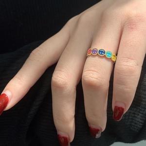 แหวนสแตนเลสสตีลชุบทองรูปดอกเดซี่เล็ก ดีไซน์ใหม่ทันสมัย ได้รับการรับรอง QX สำหรับผู้หญิง เหมาะสำหรับงานแต่งงาน งานหมั้น หรือเป็นของขวัญ - Product Image 4