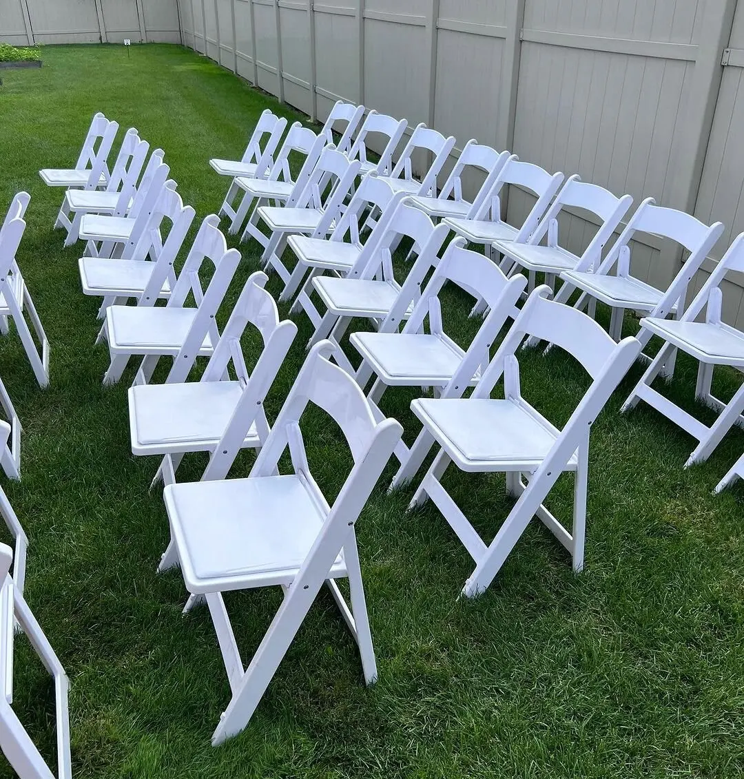เก้าอี้พับพลาสติกสีขาวกลางแจ้งเฟอร์นิเจอร์งานกลางแจ้ง