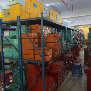 Chaussures de sport décontractées pour hommes et femmes - Déstockage à bas prix, vente en gros, fabriquées en Chine - Product Image 3