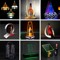 Présentoir de Bouteilles de Vin en Acrylique LED Haut de Gamme en Forme de Pyramide TDP pour Boîtes de Nuit et Fêtes
