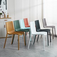 Chaise empilable sans accoudoirs en PP, design moderne nordique, dossier vertical, pour salle à manger, en plastique, avec tube vertical