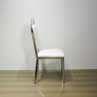 Chaise de banquet d'hôtel portable de luxe moderne en acier inoxydable argenté, dossier solide, durable, avec revêtement blanc pour mariage, événement, salon