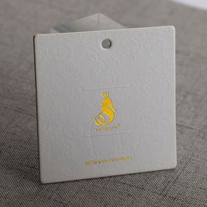 Étiquettes suspendues personnalisées de luxe avec estampage à chaud doré, étiquettes et cartes en papier gaufré pour vêtements, vente en gros - Product Image 1