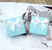 Boîte cadeau de luxe en stock avec nœud, élégante boîte d'emballage en carton pour ranger bagues, boucles d'oreilles et colliers