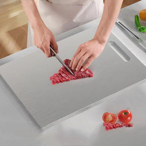 OEM Bloc à découper personnalisé de qualité alimentaire en métal et acier inoxydable pour la cuisine Planche à découper en titane pour <span class=keywords><strong>viande</strong></span>, fruits et légumes - Product Image 1
