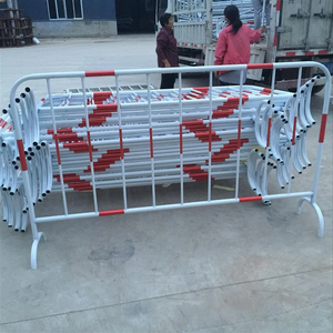 รั้วกั้นจราจรเหล็กหนาแบบเคลื่อนย้ายได้ รุ่นไอรอนฮอร์ส ปี 2025 สำหรับงานมาราธอน - Product Image 1