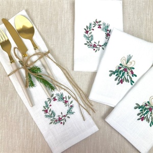 Tissu vert en coton personnalisé, broderie blanche, serviettes de table en lin brodé pour fête, logo pour décoration de mariage, restaurant - Product Image 1