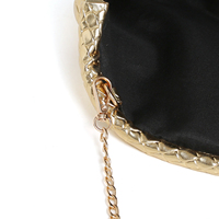 Pochette de soirée plissée souple pour femme, légère, résistante à l'eau, avec fermeture éclair et chaîne fine amovible, finition brillante