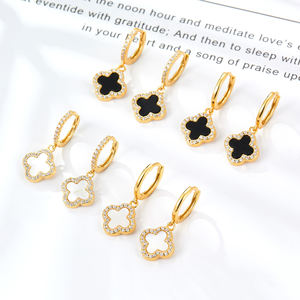 مجوهرات من الفضة الإسترلينية طراز كلاسيكي S925 ، أقراط من أربع أوراق برسيم بقشرة الأم الطبيعية - Product Image 1