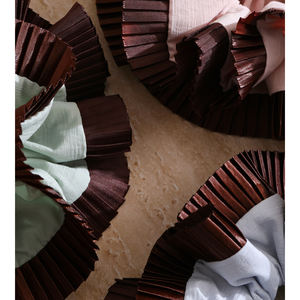 जिनयू 0021 नई शैली के ओवरसाइज बालों वाली काले लाल साटिन बालों को लड़कियों के लिए डबल लेपित फीता हेयर - Product Image 3