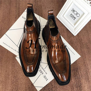 Zapatos de cuero de caña alta con suela gruesa, con exquisitos grabados, botas estilo británico Martin y botas Chelsea. - Product Image 5