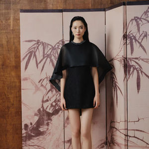 Robe MISTY GRACE d'inspiration asiatique, cape légère en organza, superposition élégante, moderne, chic, robe de cocktail, OEM Vietnam - Product Image 1