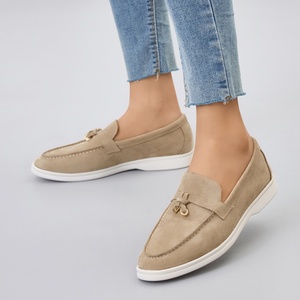 Mocassins de haute qualité pour femmes, style britannique décontracté, vintage, à boucle et à pompons, en cuir véritable, à enfiler - Product Image 2