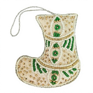 Ornements festifs suspendus en forme de chaussette, brodés à la main, rembourrés/perles, 11 cm de large, très demandés, en promotion à prix réduit - Product Image 1